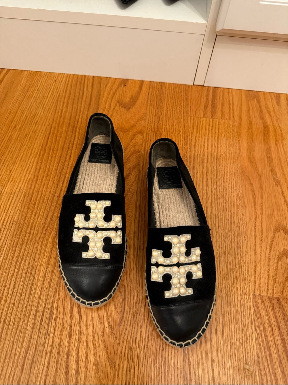 Tory Burch Flats with Pearl Logo